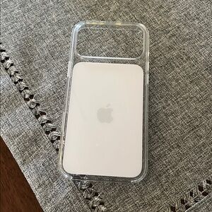 Apple Clear PhoneCase with White MagSafe 17 ProMax